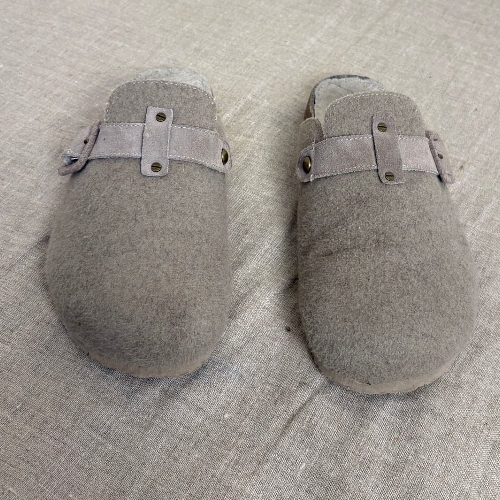 American Eagle Felt Clog Mules Womens Taupe Buckle Faux Shearling Lined Shoes